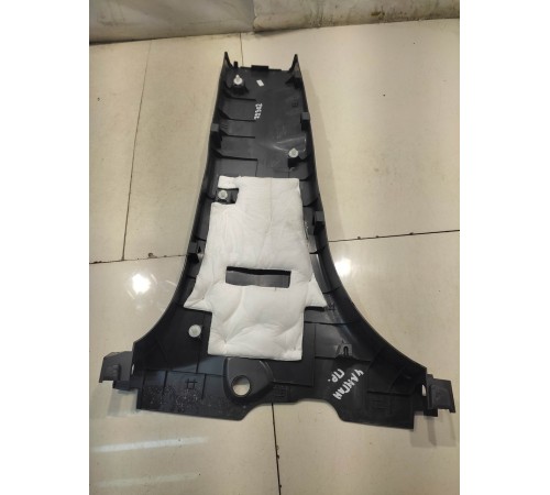 Обшивка центральной стойки (правая)