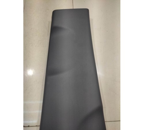 Обшивка центральной стойки (правая)