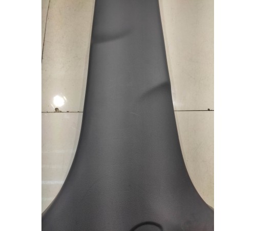 Обшивка центральной стойки (правая)