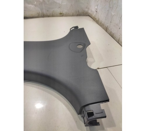 Обшивка центральной стойки (правая)