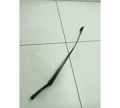 Поводок стеклоочистителя (правый)