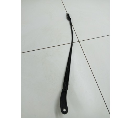 Поводок стеклоочистителя (правый)