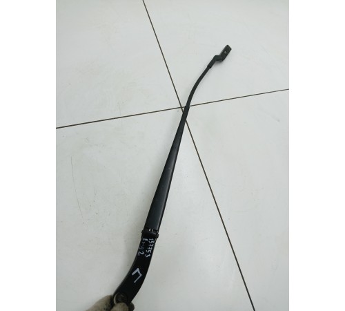 Поводок стеклоочистителя (правый)