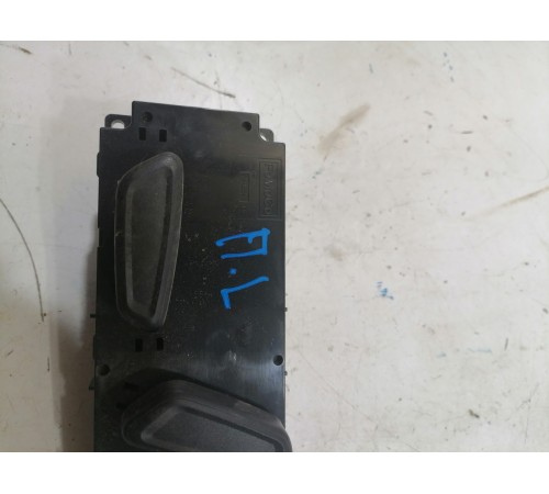 Кнопки регулировки переднего левого сиденья