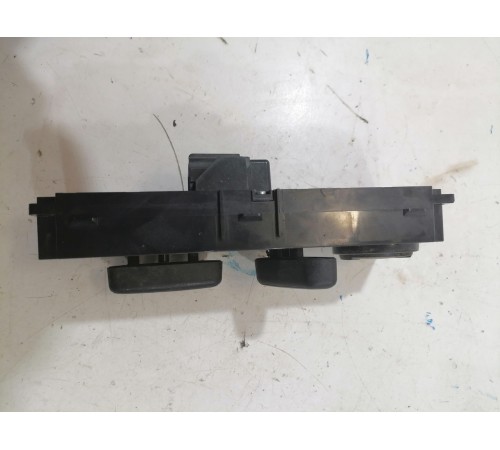 Кнопки регулировки переднего левого сиденья