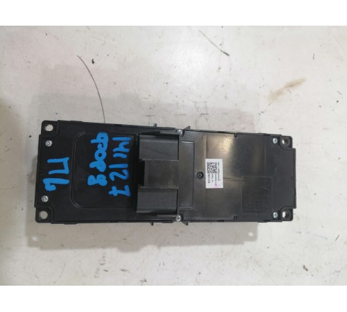 Кнопки регулировки переднего левого сиденья