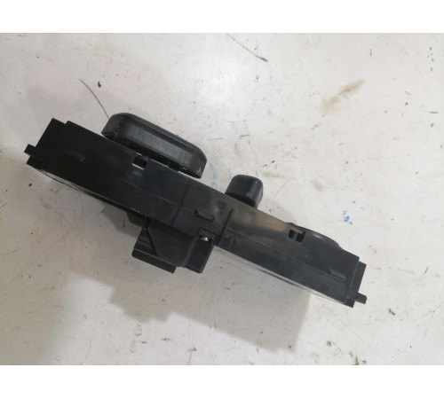 Кнопки регулировки переднего левого сиденья