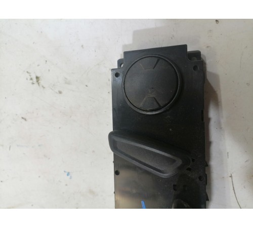 Кнопки регулировки переднего левого сиденья