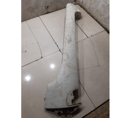 Молдинг лобового стекла левый