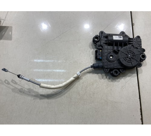 Доводчик замка двери (передний правый)