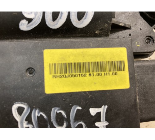 Доводчик замка двери (передний правый)