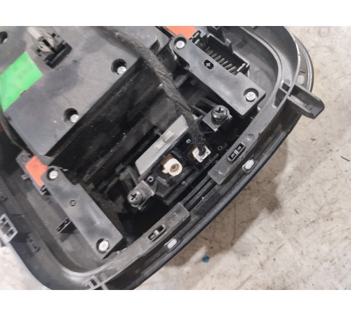 Плафон внутреннего освещения салона передний