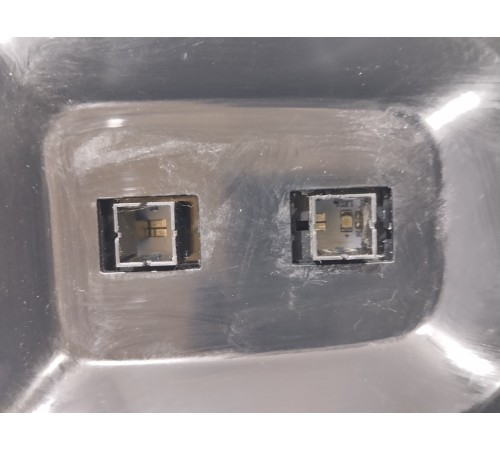 Плафон внутреннего освещения салона передний