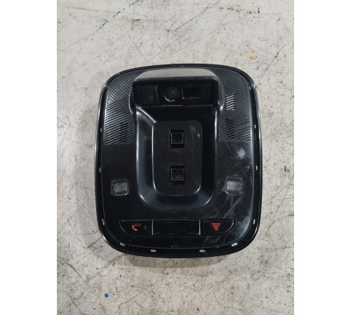 Плафон внутреннего освещения салона передний