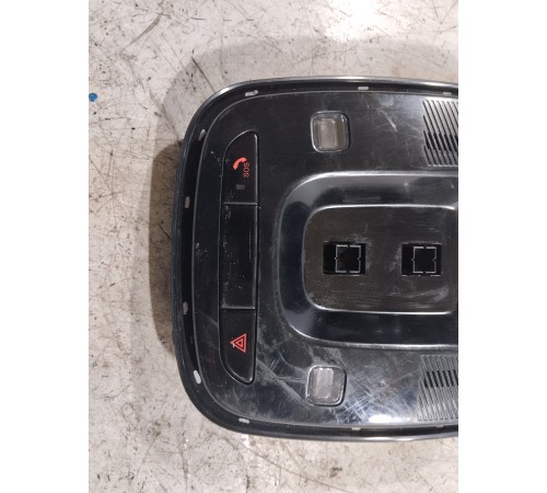 Плафон внутреннего освещения салона передний