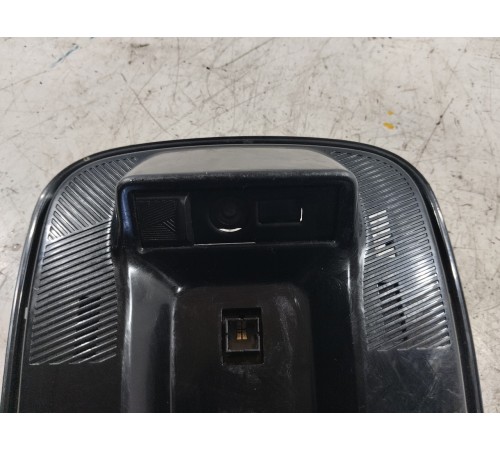 Плафон внутреннего освещения салона передний