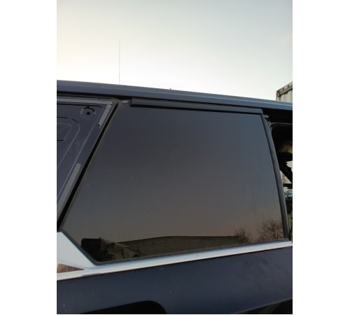 Глухое стекло заднее правое