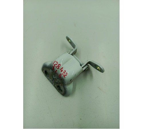 Петля двери задняя левая верхняя