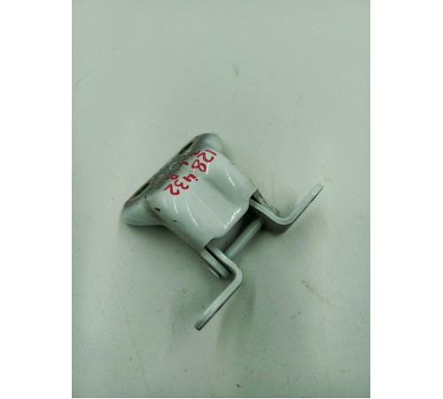 Петля двери задняя левая верхняя