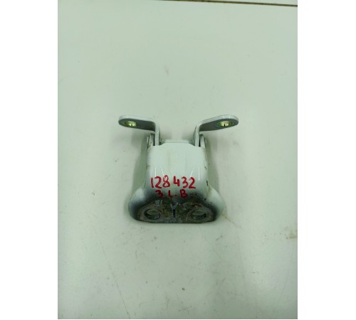 Петля двери задняя левая верхняя