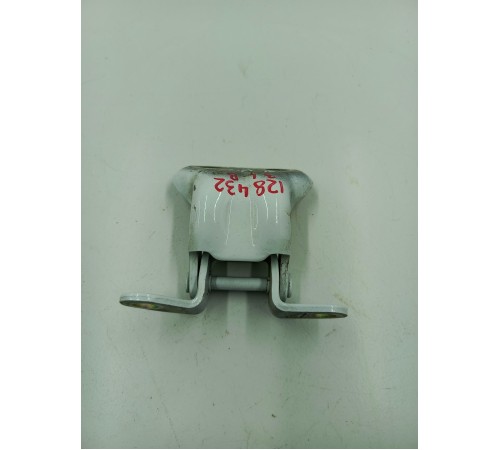 Петля двери задняя левая верхняя