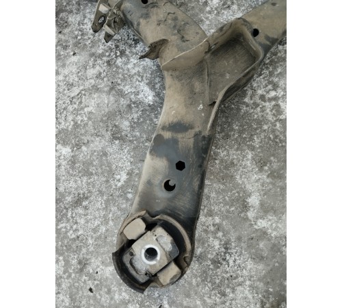 Балка подвески задняя (подрамник)