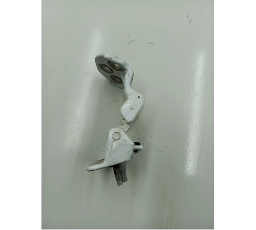 петля двери задняя правая верхняя 