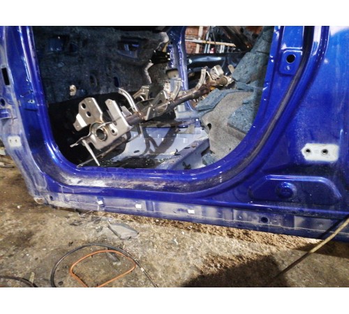 Порог со стойкой левый