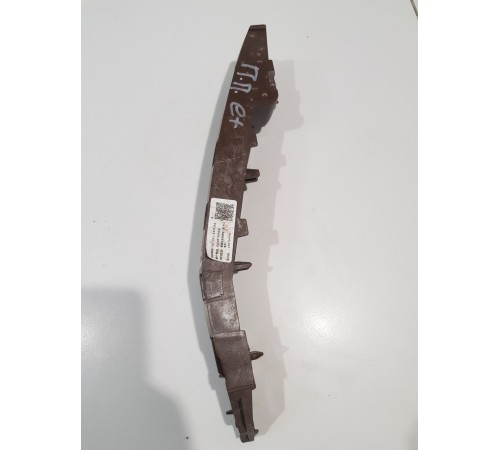 Кронштейн бампера передний правый