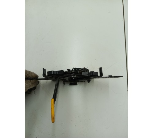 Замок капота