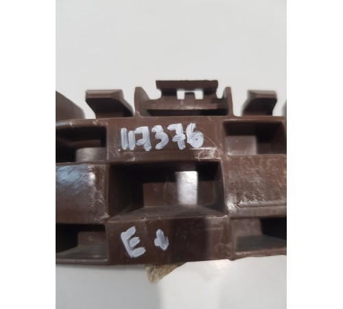 Кронштейн бампера передний правый