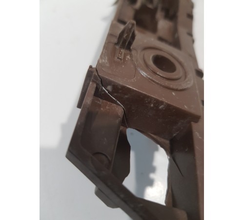 Кронштейн бампера передний правый