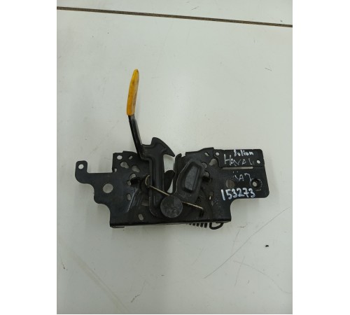 Замок капота