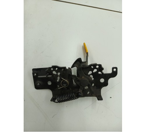 Замок капота