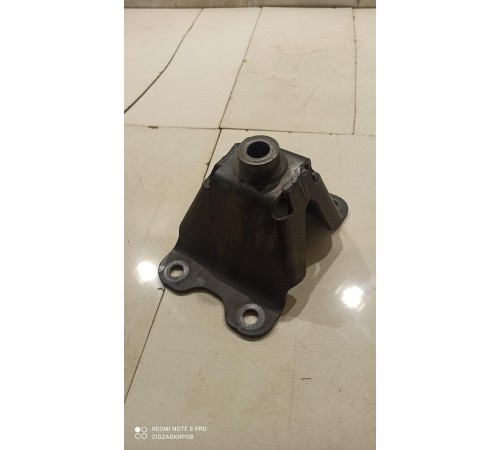 Кронштейн (опора) стойки задний правый