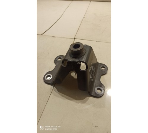 Кронштейн (опора) стойки задний правый