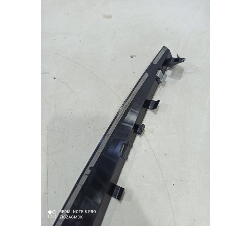 Кронштейн(крепление) уплотнителя двери передний левый