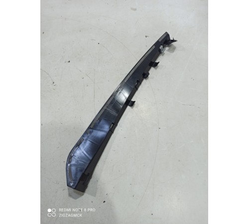 Кронштейн(крепление) уплотнителя двери передний левый