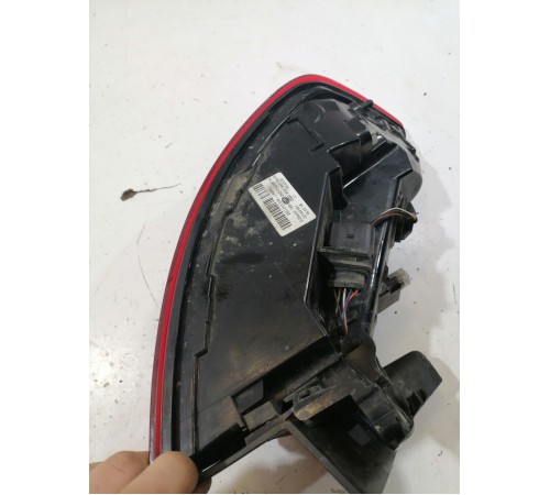 Фонарь задний наружный правый