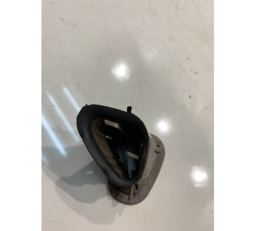 Воздушный дефлектор (передний, правый)