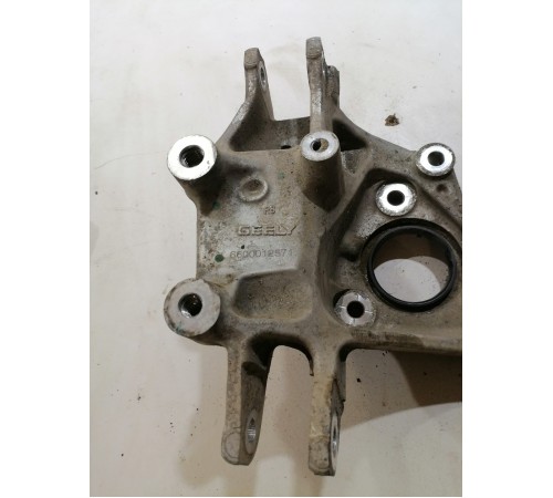 Кулак задний правый, цапфа