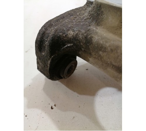 Кулак задний правый, цапфа