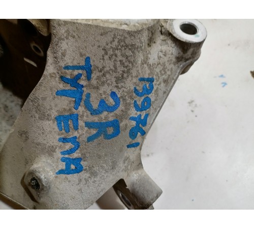 Кулак задний правый, цапфа