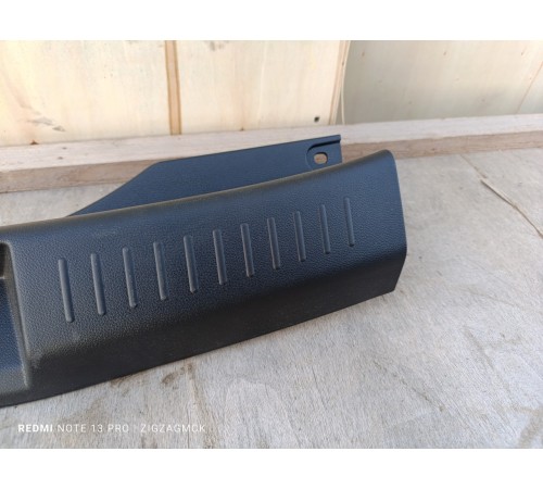 Накладка замка багажника