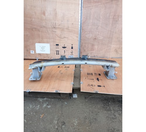 Усилитель переднего бампера