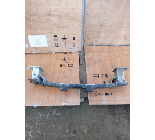 Усилитель переднего бампера