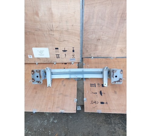 Усилитель переднего бампера