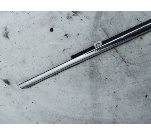 Уплотнитель стекла передний правый наружный