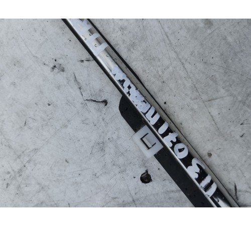 Уплотнитель стекла передний правый наружный