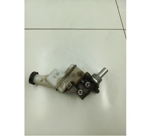 Главный тормозной цилиндр в сборе